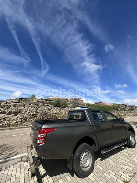Usado Mitsubishi L200 154 CV (113 kW) 2015 Verde Pickup/Camioneta