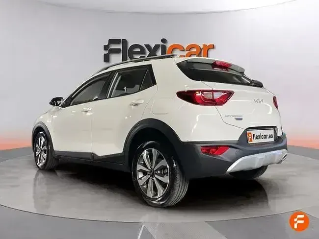 Usado Kia Stonic 100 CV (73 kW) 2021 Blanco SUV