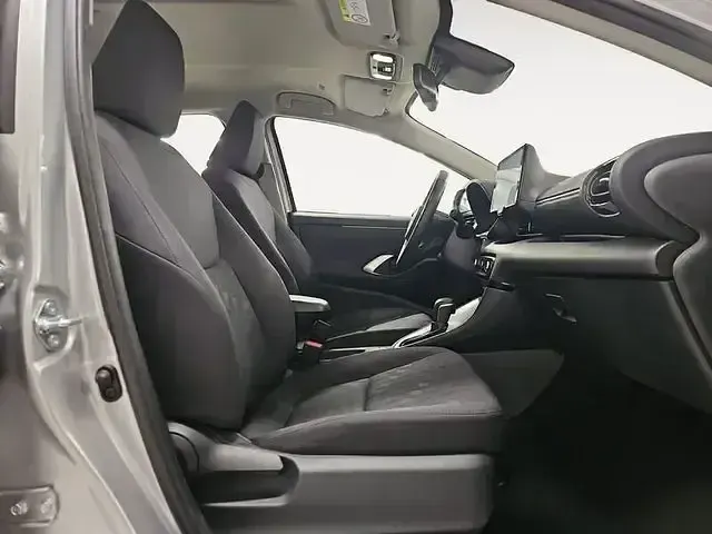 Usado Toyota Yaris Hybrid Active 116 CV (85 kW) 2025 Gris Berlina