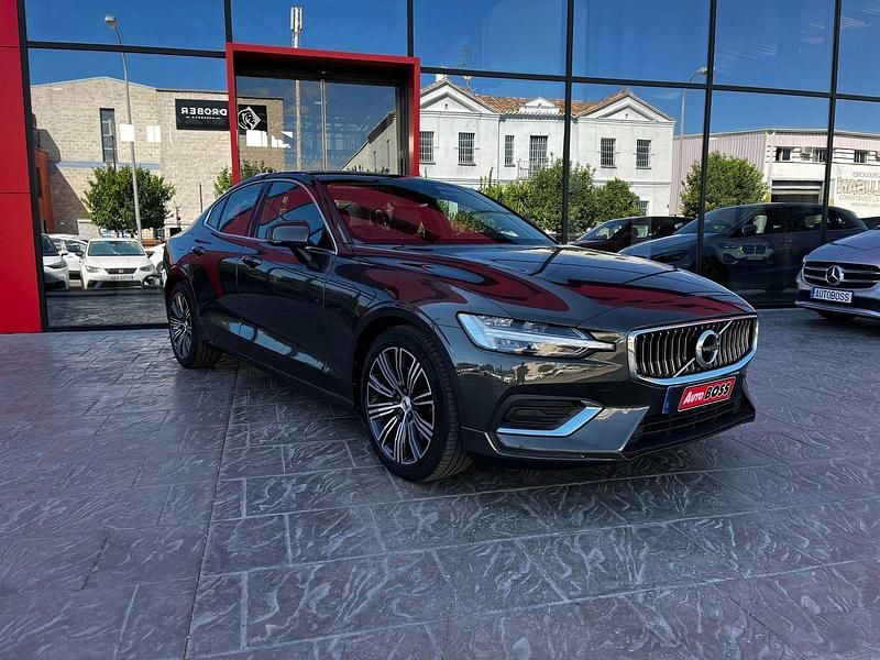 Usado Volvo S60 Plus 197 CV (144 kW) 2022 Gris / plata Berlina
