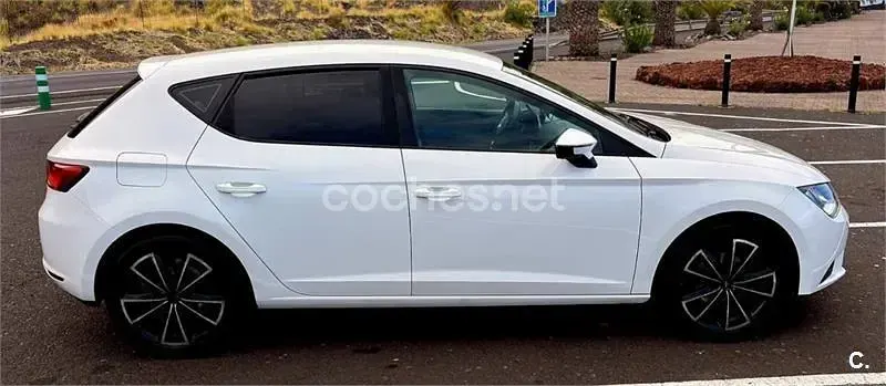 Usado Seat Leon Reference 105 CV (77 kW) 2014 Blanco Berlina