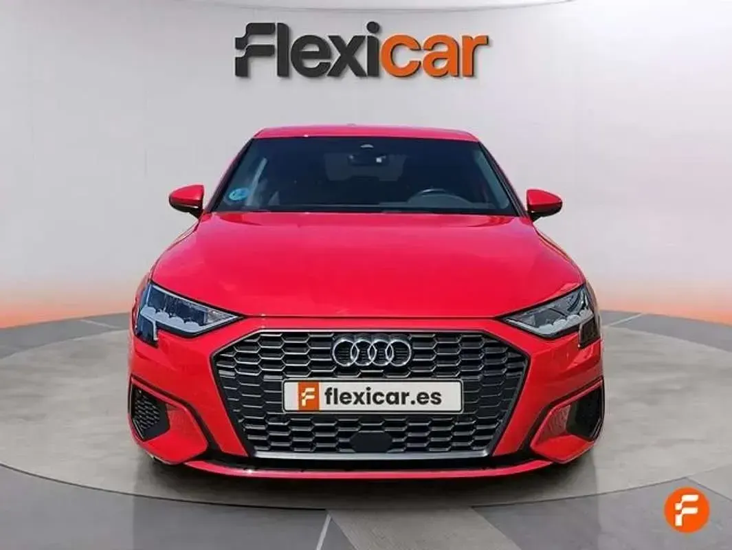 Usado Audi A3 110 CV (80 kW) 2023 Rojo Berlina