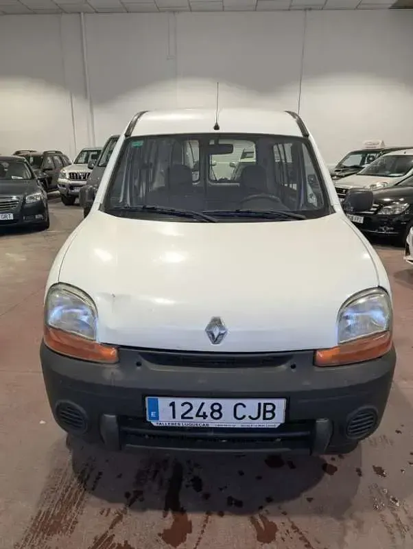 Usado Renault Kangoo Authentique 84 CV (61 kW) 2003 Blanco Monovolumen