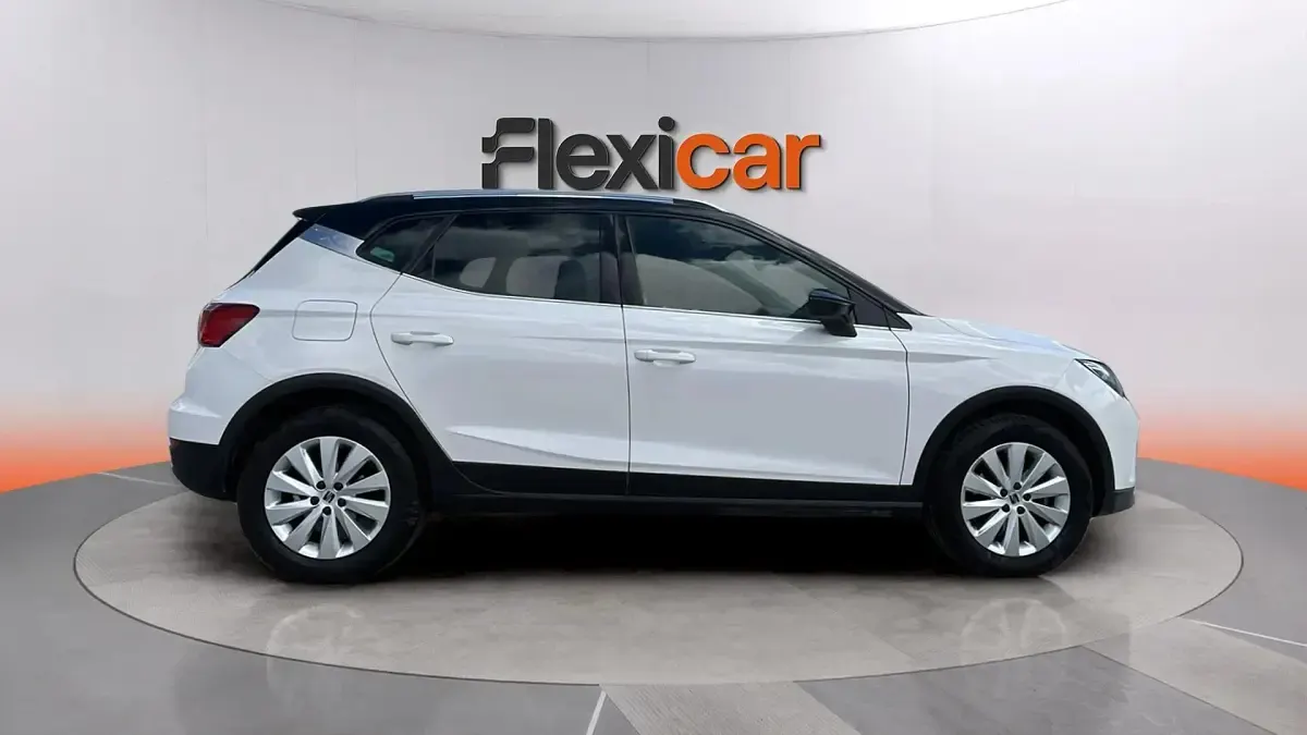 Usado Seat Arona FR 110 CV (80 kW) 2022 Blanco SUV