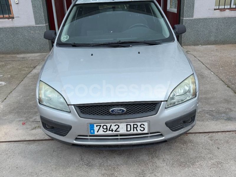 Gris / plata Usado 2005 Ford Focus Trend Berlina | 3799 € (Precio justo) - Imagen 1/4