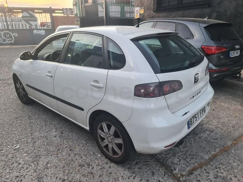Usado Seat Ibiza Reference 100 CV (73 kW) 2007 Blanco Utilitario