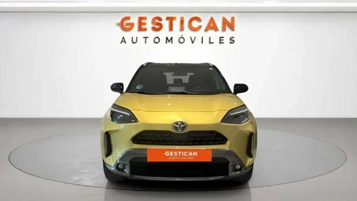 Begagnad Toyota Yaris Cross Edition 116 HK (85 kW) 2022 Gul SUV