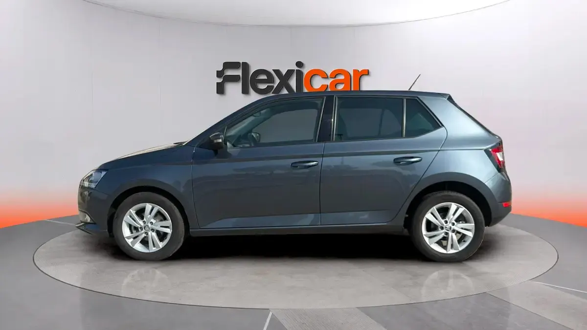 Usado Skoda Fabia Ambition 95 CV (69 kW) 2020 Gris Utilitario