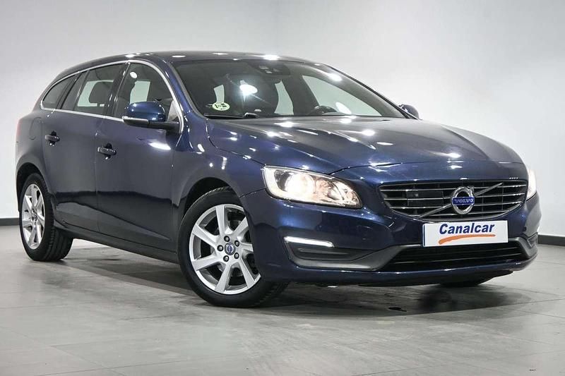 Usado Volvo V60 Kinetic 136 CV (100 kW) 2014 Azul Familiar