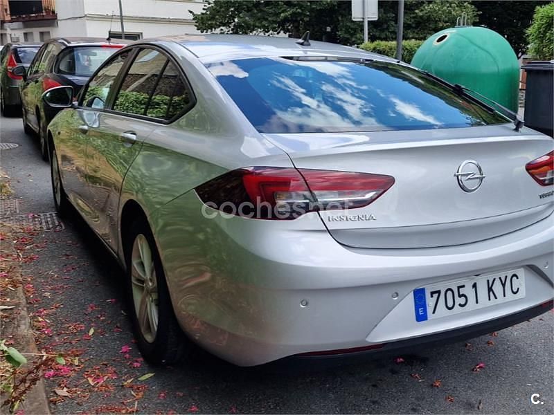Usado Opel Insignia Selective 136 CV (100 kW) 2019 Gris / plata Berlina