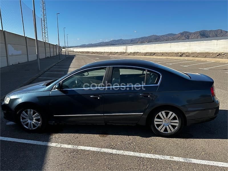 Usado VW Passat Advance 140 CV (102 kW) 2005 Azul Berlina