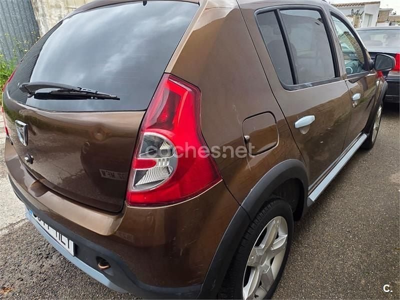 Usado Dacia Sandero Stepway 85 CV (62 kW) 2012 Marrón Berlina