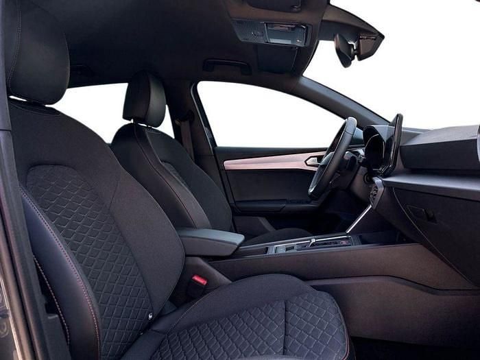 Usado Seat Leon FR 110 CV (80 kW) 2022 Gris / plata Berlina