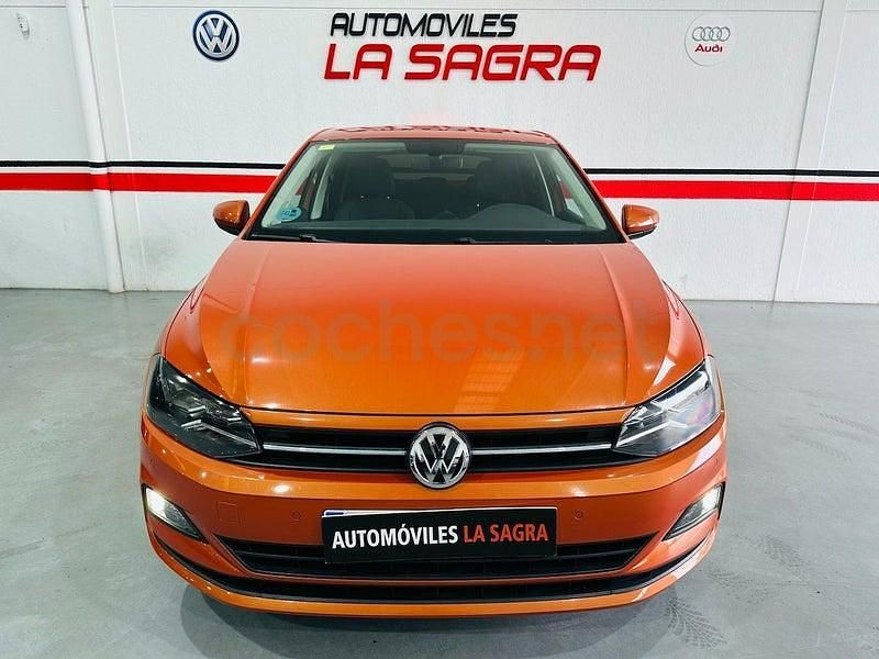 Usado VW Polo Advance 95 CV (69 kW) 2018 Naranja Berlina