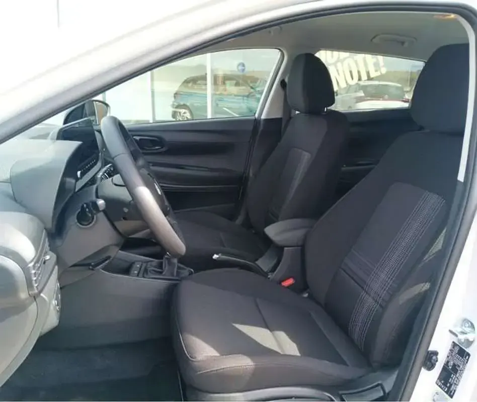 Nuevo Hyundai i20 90 CV (66 kW) 2026 Gris Utilitario