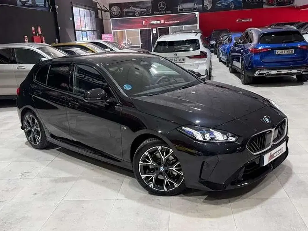 Usado BMW 120 Comfort Edition 163 CV (119 kW) 2025 Negro Utilitario