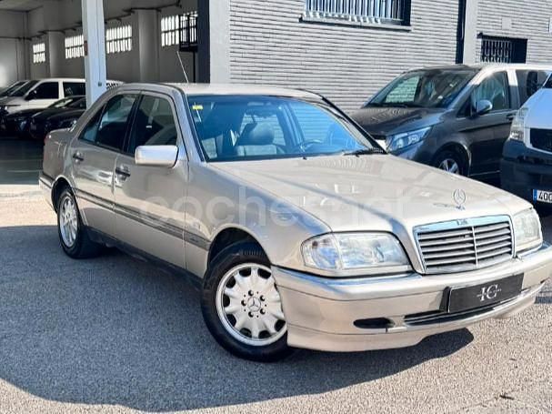 Usado Mercedes C220 Elegance 150 CV (110 kW) 1996 Beige Berlina
