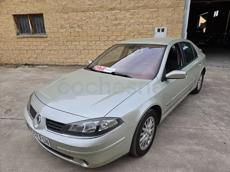 Begagnad Renault Laguna III Authentique 110 HK (80 kW) 2007 Beige Sedan