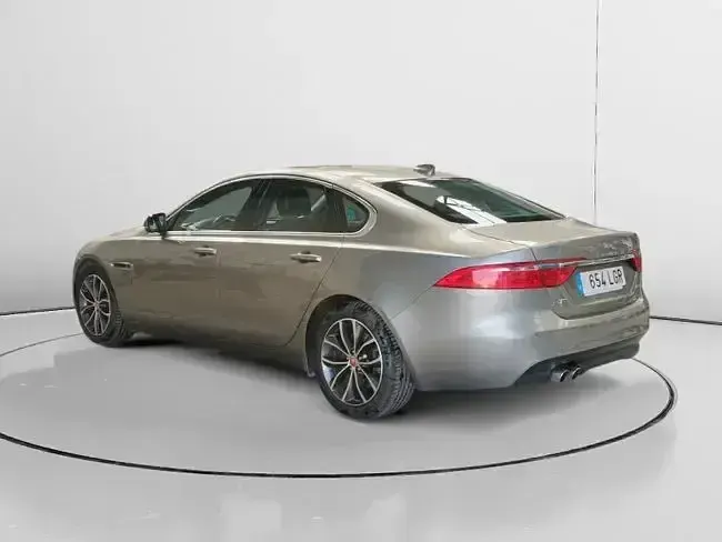 Usado Jaguar XF Prestige 180 CV (132 kW) 2020 Gris Berlina