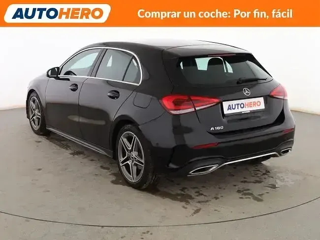 Usado Mercedes A180 AMG line 136 CV (100 kW) 2022 Negro Berlina