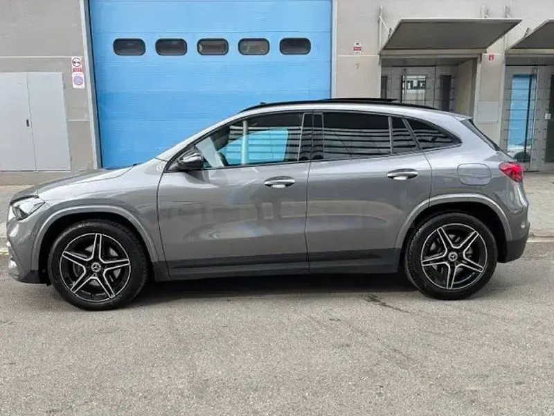 Usado Mercedes GLA220 190 CV (139 kW) 2024 Gris / plata SUV