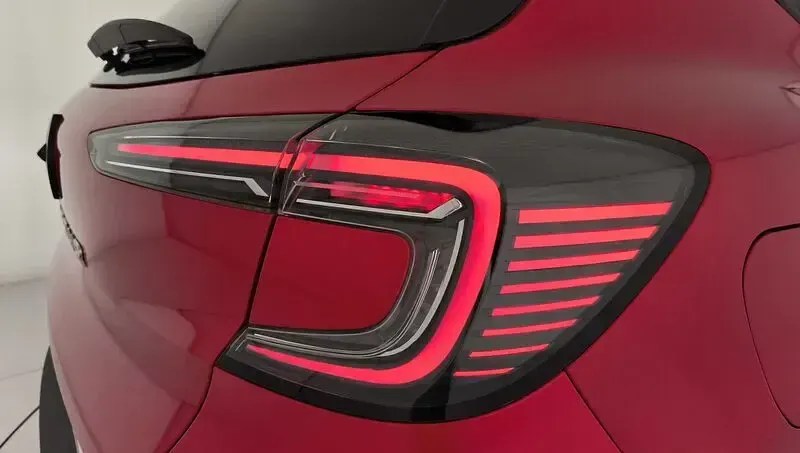 Usado Renault Captur Techno 100 CV (73 kW) 2025 Rojo SUV