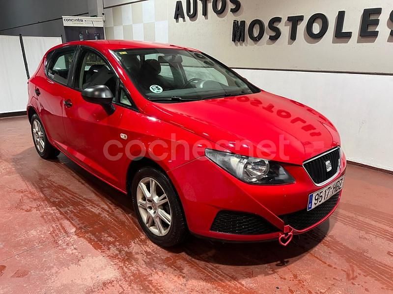 Usado Seat Ibiza Reference 90 CV (66 kW) 2011 Rojo Berlina