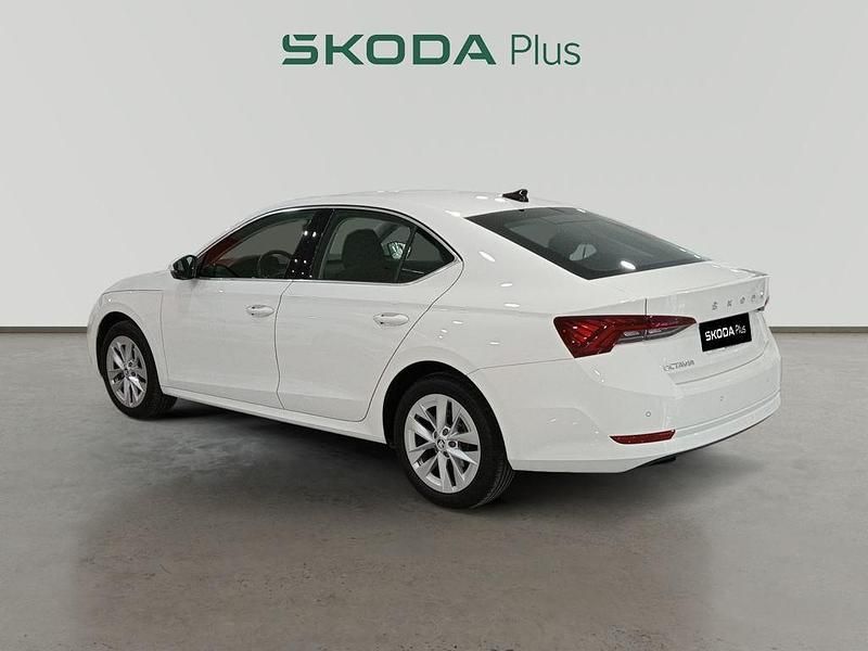 Usado Skoda Octavia Selection 150 CV (110 kW) 2025 Blanco Berlina
