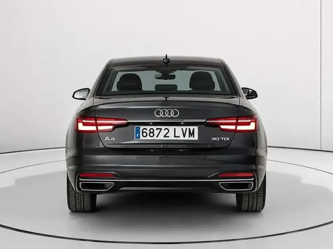 Usado Audi A4 Advanced 136 CV (100 kW) 2021 Gris Berlina