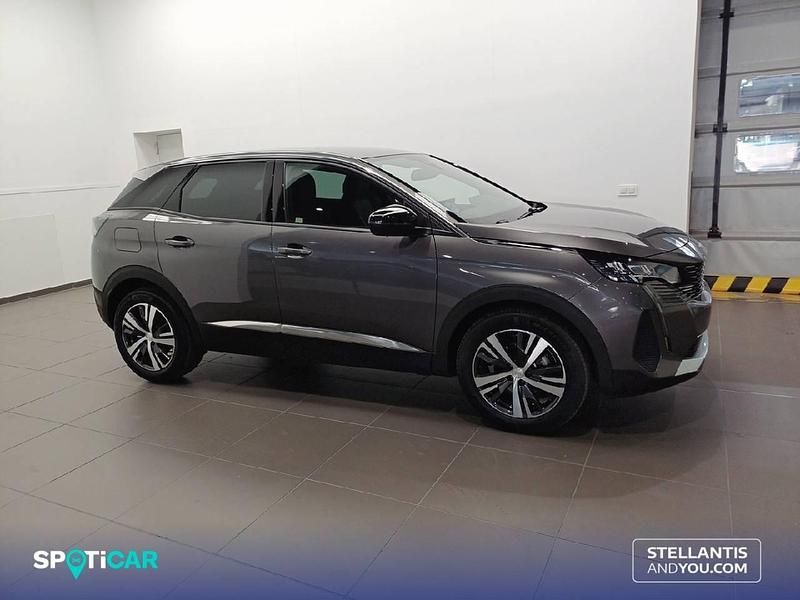 Usado Peugeot 3008 Allure 131 CV (96 kW) 2024 Gris SUV