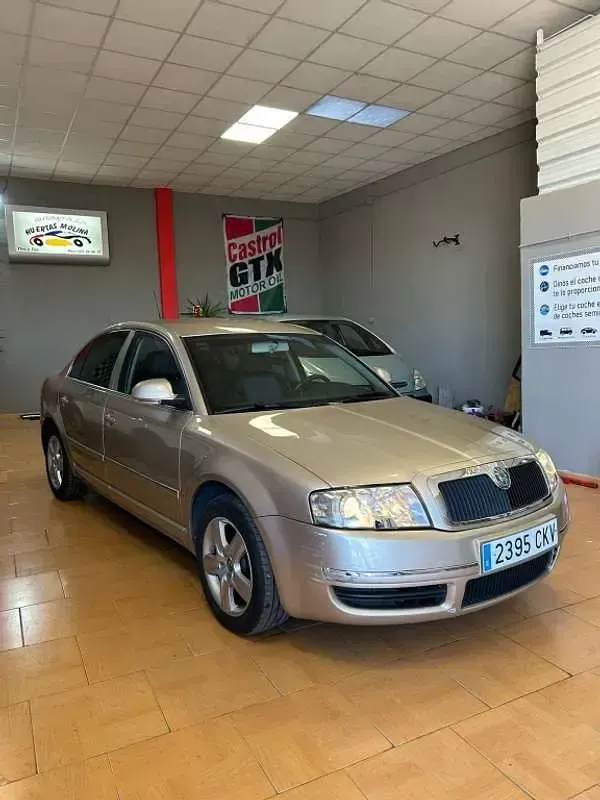 Usado Skoda Superb Classic 131 CV (96 kW) 2003 Beige Berlina
