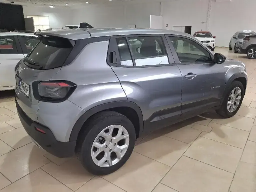 Usado Jeep Avenger Altitude 100 CV (73 kW) 2024 Gris SUV