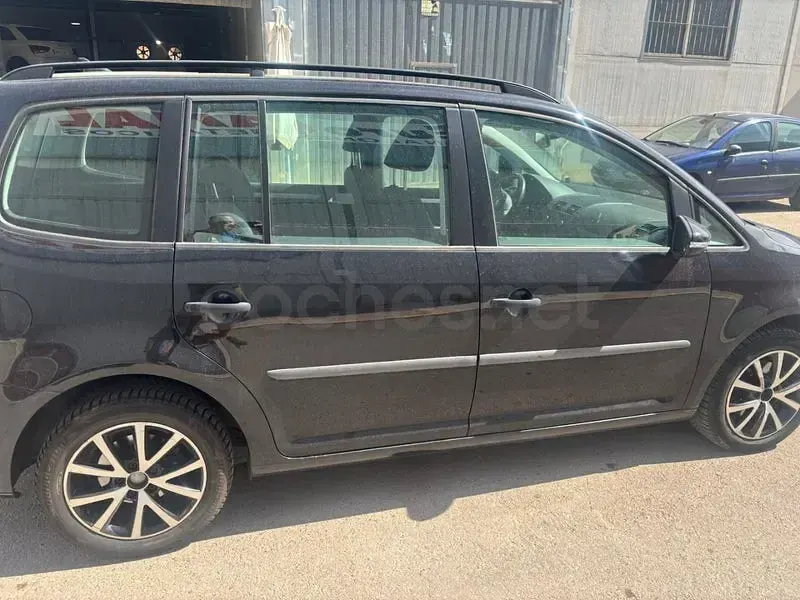 Usado VW Touran Advance 105 CV (77 kW) 2012 Negro Monovolumen