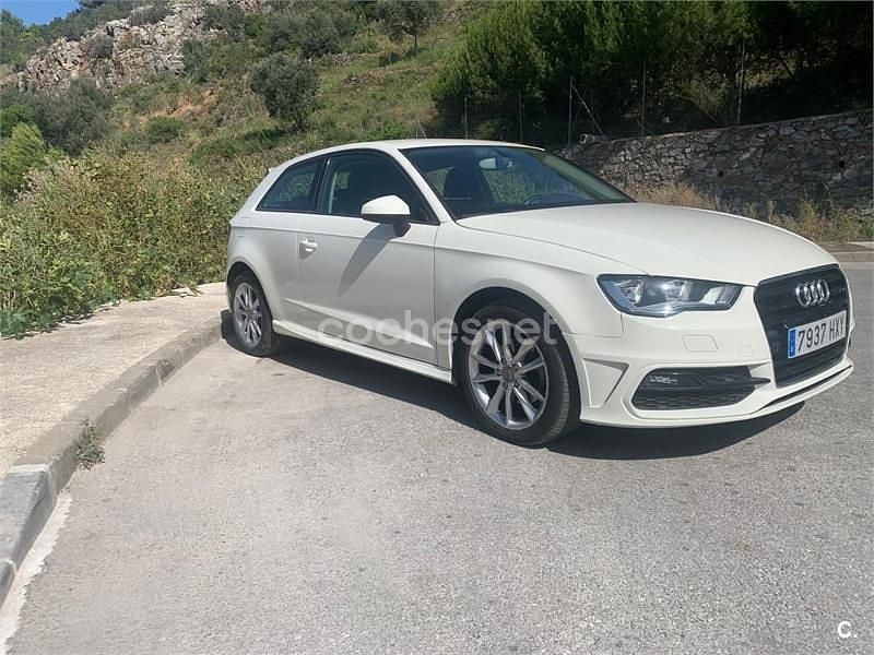 Usado Audi A3 Attraction 105 CV (77 kW) 2014 Blanco Berlina
