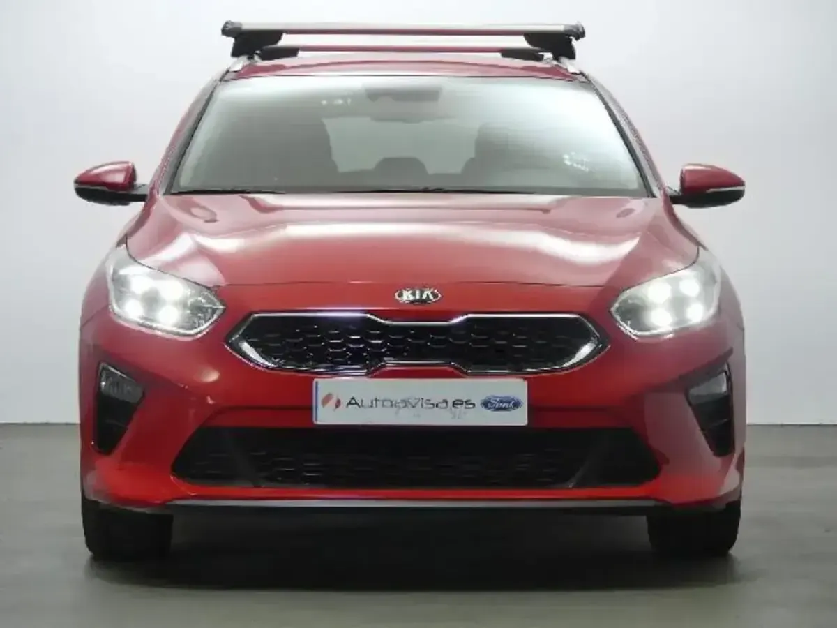 Usado Kia Ceed 103 CV (75 kW) 2019 Rojo Utilitario