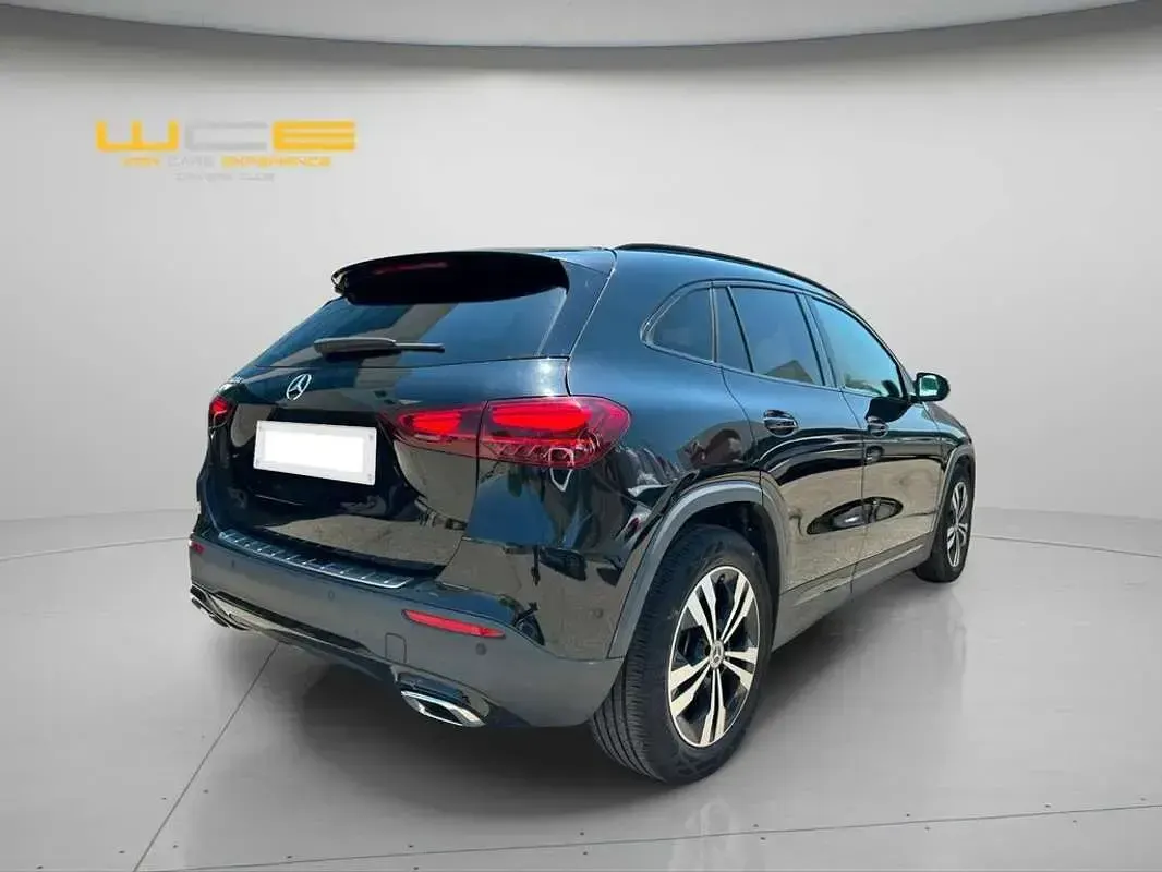 Usado Mercedes GLA200 150 CV (110 kW) 2024 Blanco SUV