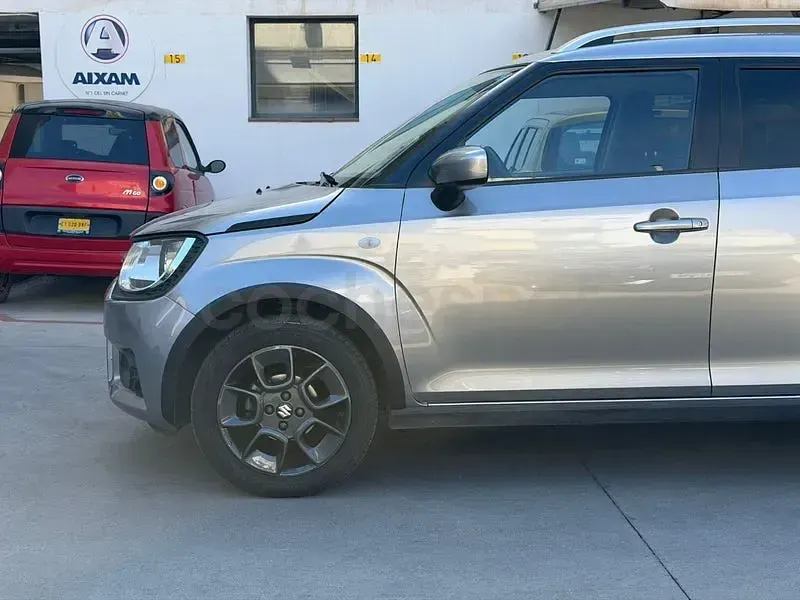 Usado Suzuki Ignis 90 CV (66 kW) 2018 Gris / plata SUV