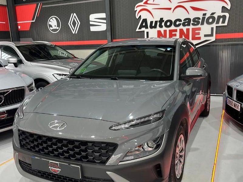 Usado Hyundai Kona 120 CV (88 kW) 2021 Gris / plata SUV