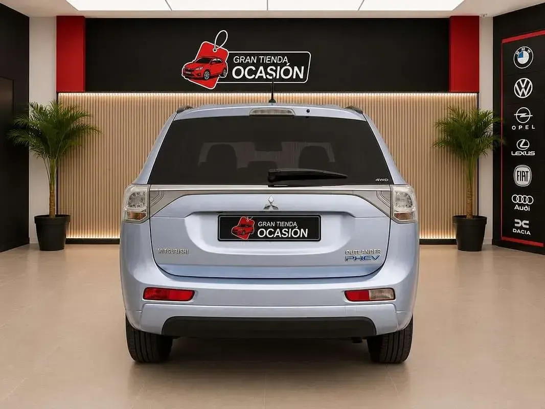 Usado Mitsubishi Outlander P-HEV 203 CV (149 kW) 2015 Azul SUV