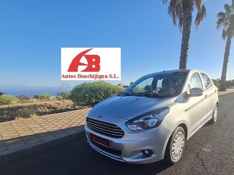 Usado Ford Ka Plus Ultimate 85 CV (62 kW) 2018 Gris / plata Utilitario
