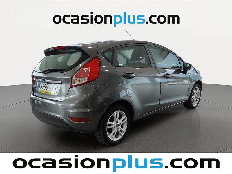 Usado Ford Fiesta Trend 82 CV (60 kW) 2017 Gris Utilitario