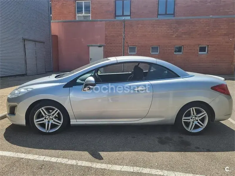 Usado Peugeot 308 CC Active 112 CV (82 kW) 2012 Gris / plata Descapotable
