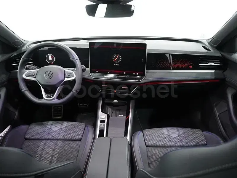 Usado VW Passat R-line 150 CV (110 kW) 2025 Negro Familiar