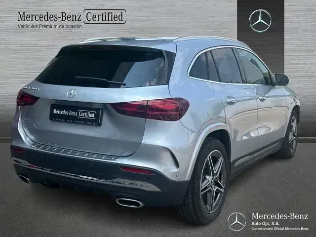 Usado Mercedes GLA200 AMG line 150 CV (110 kW) 2025 Gris / plata SUV