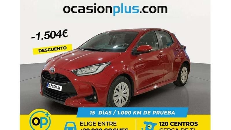 Usado Toyota Yaris Hybrid Business Edition 116 CV (85 kW) 2022 Rojo Utilitario