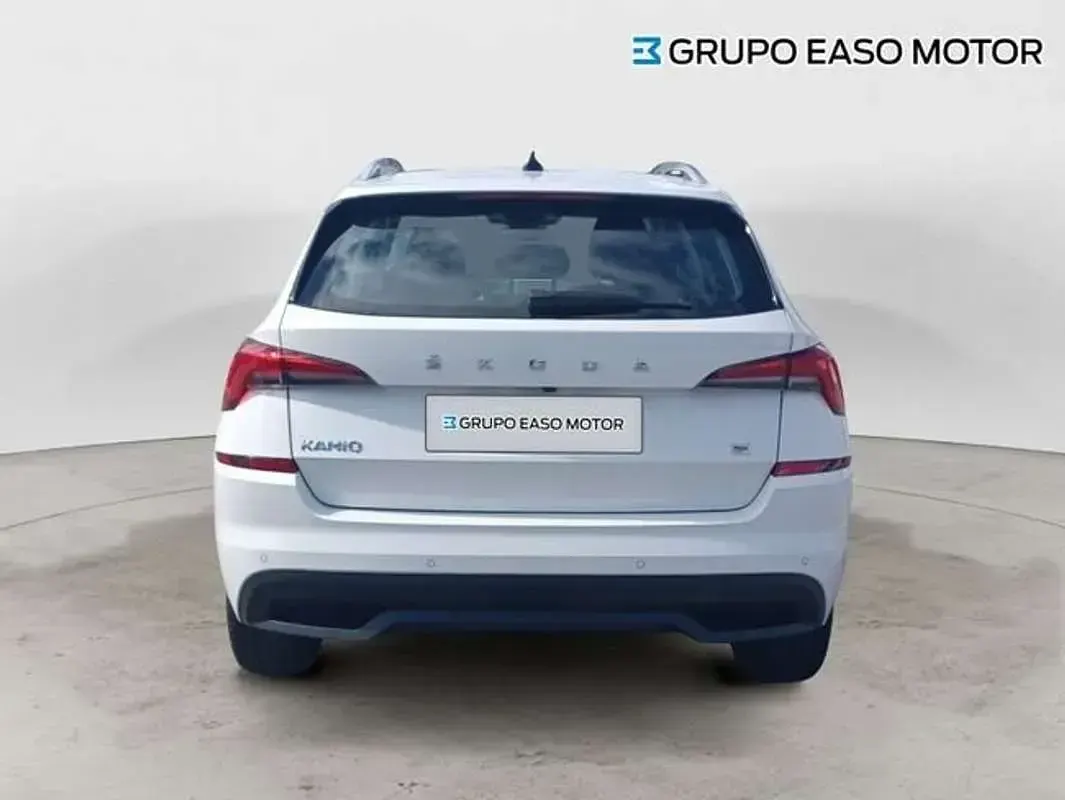 Usado Skoda Kamiq Ambition 110 CV (80 kW) 2021 Blanco SUV