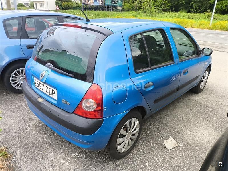 Usado Renault Clio II Expression 80 CV (58 kW) 2003 Azul Berlina