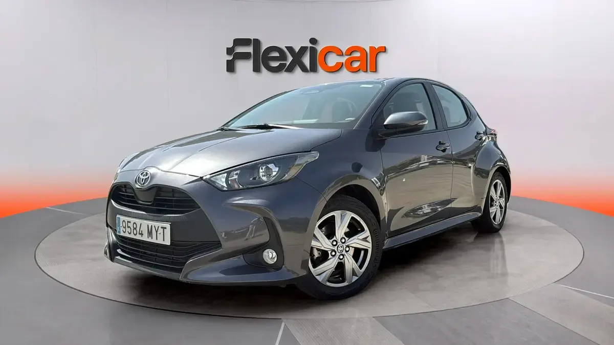 Usado Toyota Yaris Hybrid Active 116 CV (85 kW) 2025 Gris Berlina