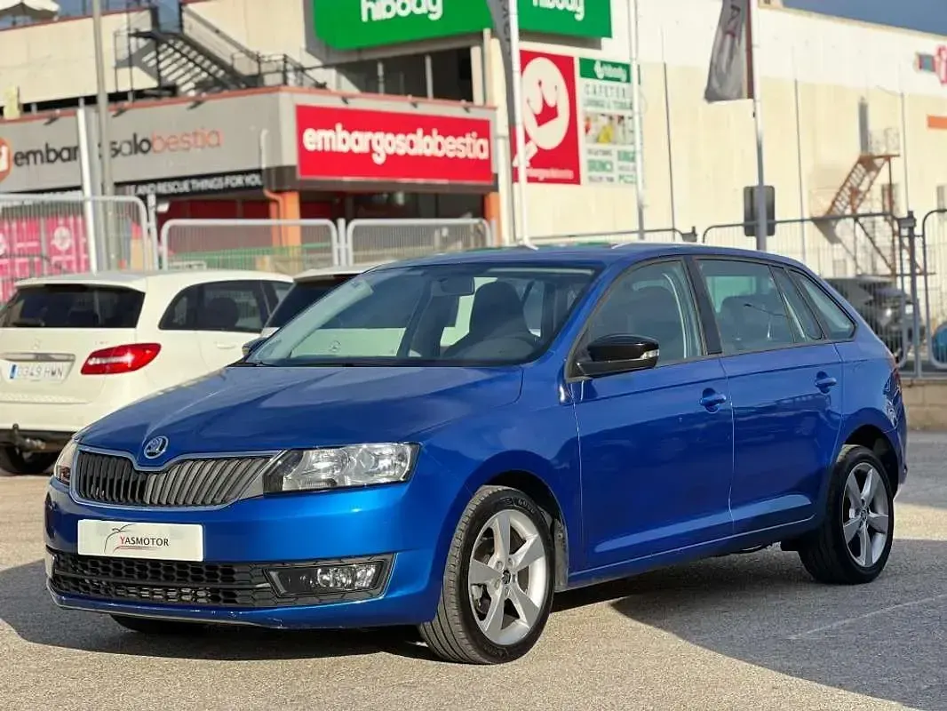 Usado Skoda Rapid Active 90 CV (66 kW) 2016 Azul Utilitario