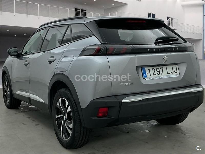 Usado Peugeot 2008 Allure 100 CV (73 kW) 2020 Gris / plata SUV